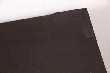 佐渡箪笥をリペア&カスタム!天板補強と背面に配線用の穴加工を施し、角脚の取り付け。金具は黒染めし、本体は現状に近しい色味に着色し仕上げ。(衣装箪笥、時代箪笥、リビングボード、チェスト、引き出し、テレビ台、テレビボード)