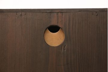 佐渡箪笥をリペア&カスタム!天板補強と背面に配線用の穴加工を施し、角脚の取り付け。金具は黒染めし、本体は現状に近しい色味に着色し仕上げ。(衣装箪笥、時代箪笥、リビングボード、チェスト、引き出し、テレビ台、テレビボード)