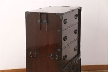 明治期の衣装箪笥の見た目を変えずに綺麗にリペア!金具の錆は黒染め。1トーン落ち着いた色味に着色し仕上げ。(収納箪笥、和タンス、時代箪笥)