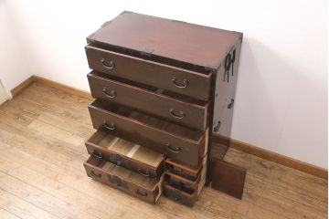 明治期の衣装箪笥の見た目を変えずに綺麗にリペア!金具の錆は黒染め。1トーン落ち着いた色味に着色し仕上げ。(収納箪笥、和タンス、時代箪笥)