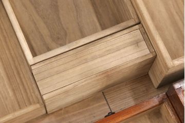 明治期の衣装箪笥の見た目を変えずに綺麗にリペア!金具の錆は黒染め。1トーン落ち着いた色味に着色し仕上げ。(収納箪笥、和タンス、時代箪笥)