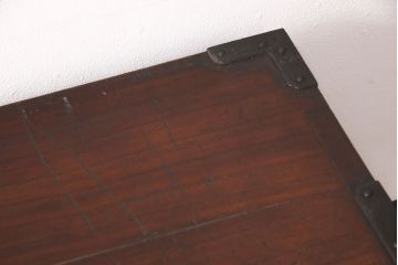 明治期の衣装箪笥の見た目を変えずに綺麗にリペア!金具の錆は黒染め。1トーン落ち着いた色味に着色し仕上げ。(収納箪笥、和タンス、時代箪笥)