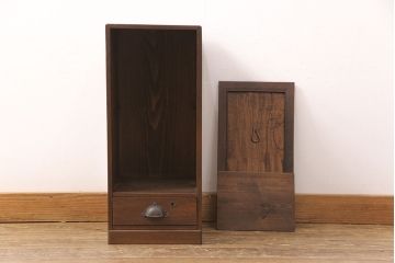 小物収納箱の見た目を変えずに綺麗にリペア!1トーン落ち着いた色味に着色し仕上げ。(書棚、本箱、小引き出し、収納棚)