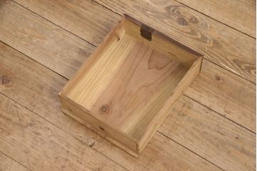 小物収納箱の見た目を変えずに綺麗にリペア!1トーン落ち着いた色味に着色し仕上げ。(書棚、本箱、小引き出し、収納棚)