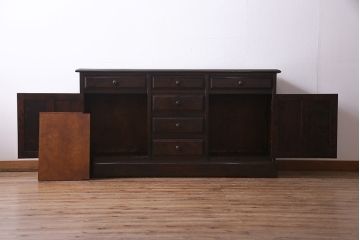 北海道民芸角のサイドボードをリペア&カスタム!天然御影石を使用したタイルトップ天板を取り付け、黄味がかった濃い茶色に着色し仕上げ。(収納棚、カウンター)