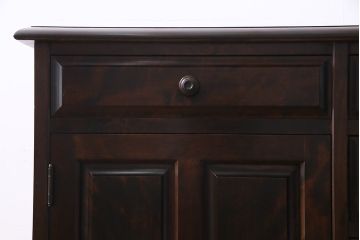 北海道民芸角のサイドボードをリペア&カスタム!天然御影石を使用したタイルトップ天板を取り付け、黄味がかった濃い茶色に着色し仕上げ。(収納棚、カウンター)