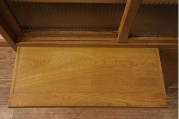 食器棚の見た目を変えずに綺麗にリペア!濃い茶色で着色し仕上げ。(収納棚、キャビネット、作業台付き)