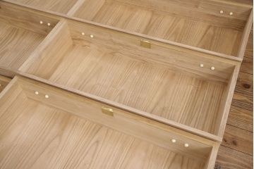 総桐箪笥の見た目を変えずに綺麗にリペア!木地色仕上げ。(桐たんす、和タンス、洋服タンス、衣装箪笥)