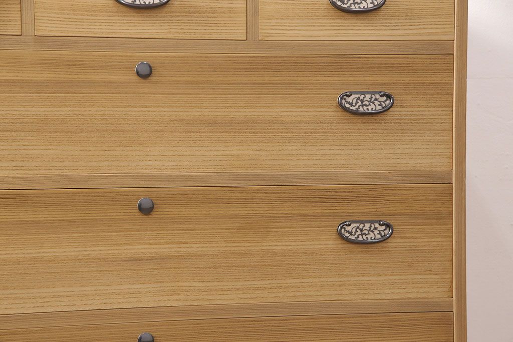 総桐箪笥の見た目を変えずに綺麗にリペア!木地色仕上げ。(桐たんす、和タンス、洋服タンス、衣装箪笥)