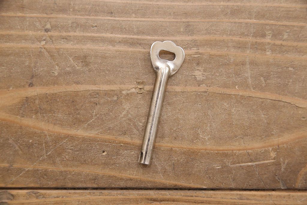 総桐箪笥の見た目を変えずに綺麗にリペア!木地色仕上げ。(桐たんす、和タンス、洋服タンス、衣装箪笥)