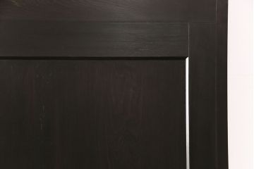 明治大正期の蔵戸をリペア&カスタム!戸車、鍵、裏面に葵引手を取り付け。新たに戸枠を製作。濃い茶色の色味に着色し、外部塗装仕上げ。(引き戸、玄関戸、建具)