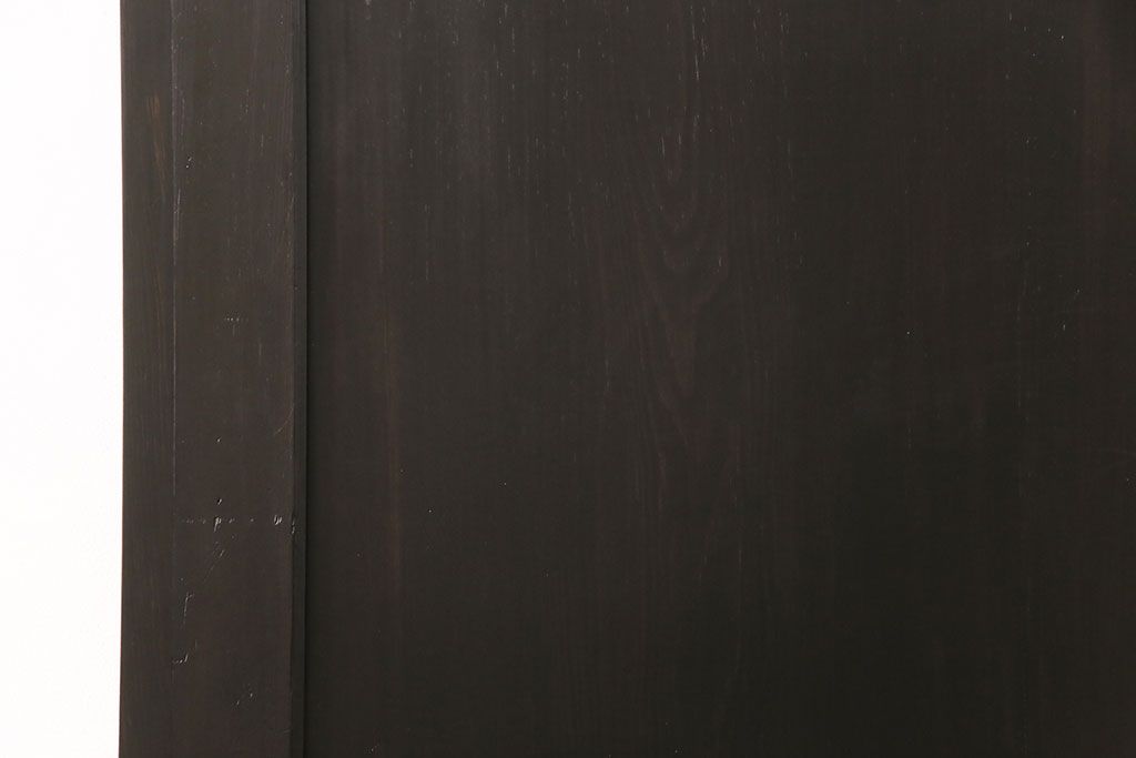 明治大正期の蔵戸をリペア&カスタム!戸車、鍵、裏面に葵引手を取り付け。新たに戸枠を製作。濃い茶色の色味に着色し、外部塗装仕上げ。(引き戸、玄関戸、建具)