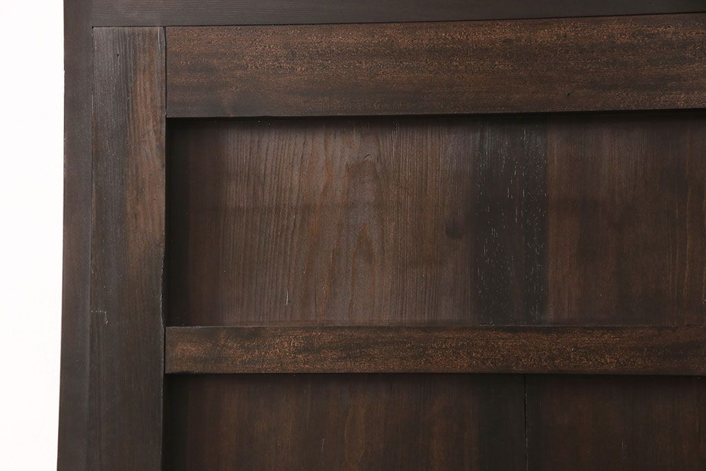 明治大正期の蔵戸をリペア&カスタム!戸車、鍵、裏面に葵引手を取り付け。新たに戸枠を製作。濃い茶色の色味に着色し、外部塗装仕上げ。(引き戸、玄関戸、建具)