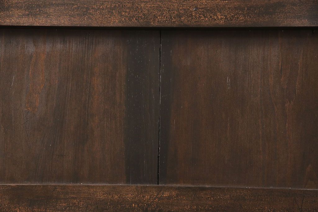 明治大正期の蔵戸をリペア&カスタム!戸車、鍵、裏面に葵引手を取り付け。新たに戸枠を製作。濃い茶色の色味に着色し、外部塗装仕上げ。(引き戸、玄関戸、建具)