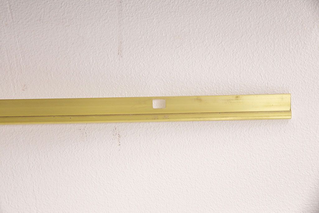 明治大正期の蔵戸をリペア&カスタム!戸車、鍵、裏面に葵引手を取り付け。新たに戸枠を製作。濃い茶色の色味に着色し、外部塗装仕上げ。(引き戸、玄関戸、建具)