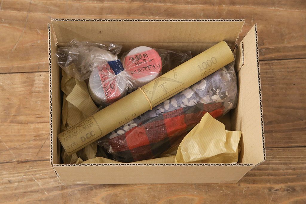 明治大正期の蔵戸をリペア&カスタム!戸車、鍵、裏面に葵引手を取り付け。新たに戸枠を製作。濃い茶色の色味に着色し、外部塗装仕上げ。(引き戸、玄関戸、建具)