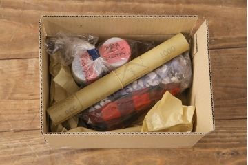 明治大正期の蔵戸をリペア&カスタム!戸車、鍵、裏面に葵引手を取り付け。新たに戸枠を製作。濃い茶色の色味に着色し、外部塗装仕上げ。(引き戸、玄関戸、建具)