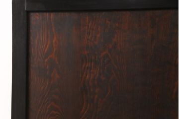 格子帯戸2枚をリペア&カスタム!設置場所に合わせてリサイズし、レーザー加工にて障子桟を製作。現状の色味に合わせて着色し仕上げ。(引き戸、建具)