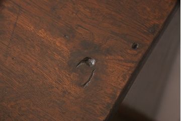 ガラス戸棚を見た目を変えずに綺麗にリペア!欠損した金具を類似品に差し替え、現状に近しい色味に着色し仕上げ。(収納棚、キャビネット)