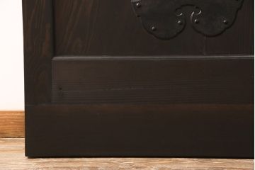 明治大正期の蔵戸をリペア&カスタム!設置場所に合わせてリサイズ。上吊り式ソフトクローズ戸枠を作成し、現状に近しい色味に着色し仕上げ。(引き戸、玄関戸、建具)