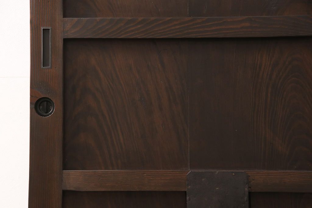 明治大正期の蔵戸をリペア&カスタム!設置場所に合わせてリサイズ。上吊り式ソフトクローズ戸枠を作成し、現状に近しい色味に着色し仕上げ。(引き戸、玄関戸、建具)