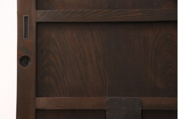 明治大正期の蔵戸をリペア&カスタム!設置場所に合わせてリサイズ。上吊り式ソフトクローズ戸枠を作成し、現状に近しい色味に着色し仕上げ。(引き戸、玄関戸、建具)