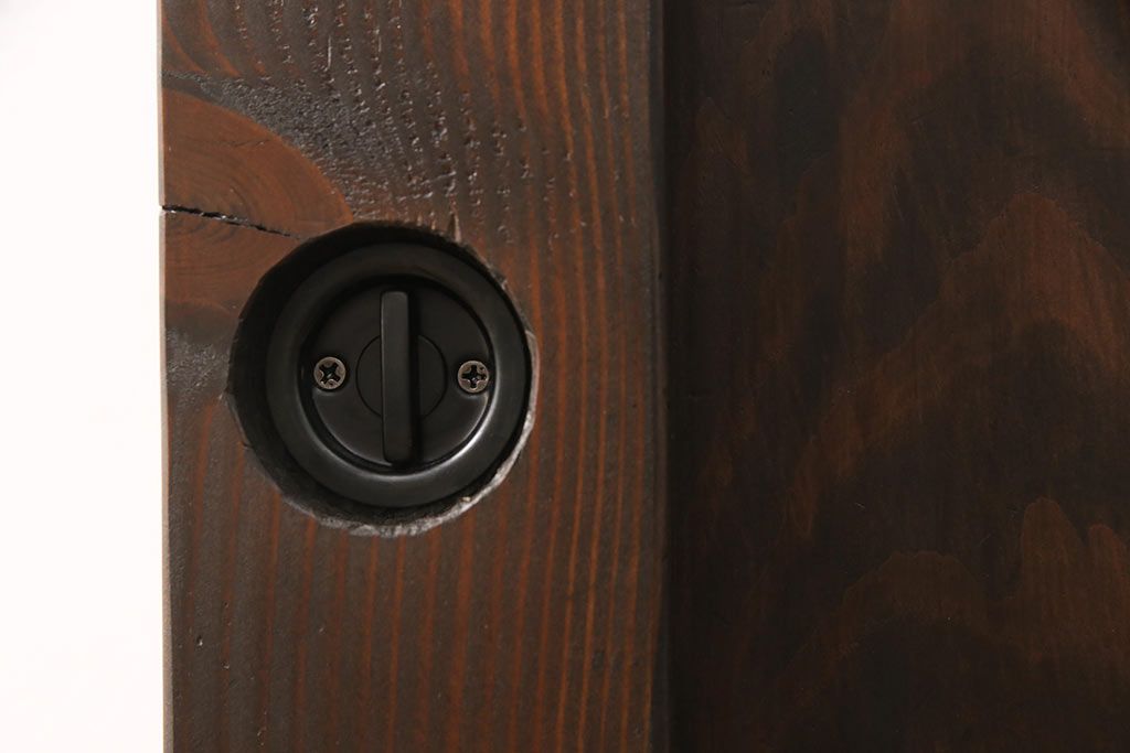 明治大正期の蔵戸をリペア&カスタム!設置場所に合わせてリサイズ。上吊り式ソフトクローズ戸枠を作成し、現状に近しい色味に着色し仕上げ。(引き戸、玄関戸、建具)