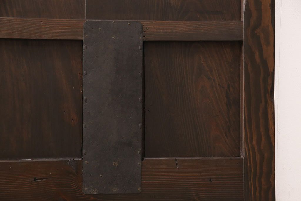 明治大正期の蔵戸をリペア&カスタム!設置場所に合わせてリサイズ。上吊り式ソフトクローズ戸枠を作成し、現状に近しい色味に着色し仕上げ。(引き戸、玄関戸、建具)