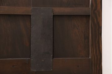 明治大正期の蔵戸をリペア&カスタム!設置場所に合わせてリサイズ。上吊り式ソフトクローズ戸枠を作成し、現状に近しい色味に着色し仕上げ。(引き戸、玄関戸、建具)