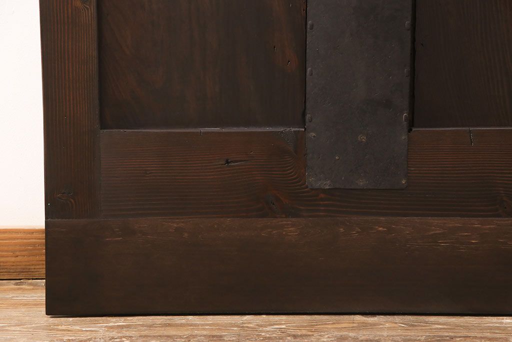 明治大正期の蔵戸をリペア&カスタム!設置場所に合わせてリサイズ。上吊り式ソフトクローズ戸枠を作成し、現状に近しい色味に着色し仕上げ。(引き戸、玄関戸、建具)