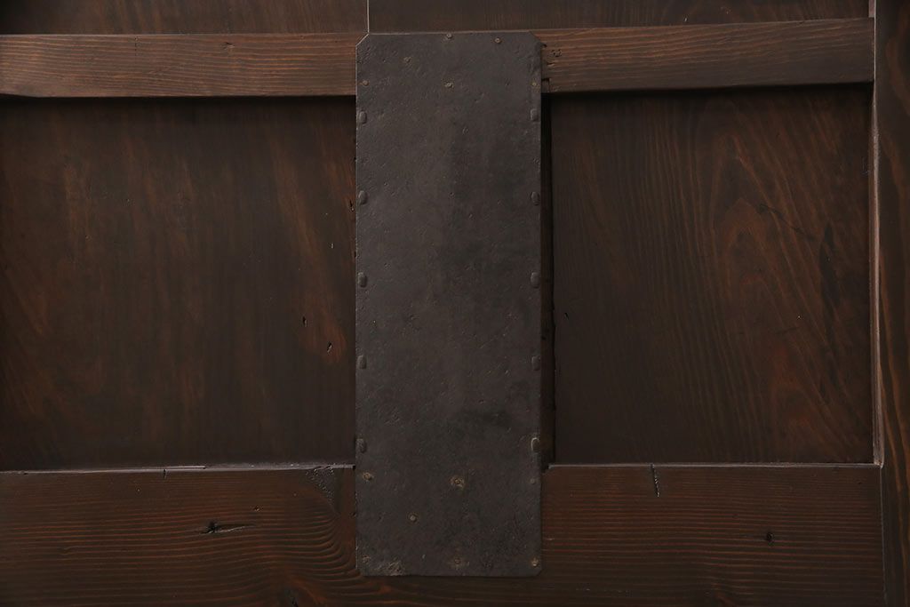 明治大正期の蔵戸をリペア&カスタム!設置場所に合わせてリサイズ。上吊り式ソフトクローズ戸枠を作成し、現状に近しい色味に着色し仕上げ。(引き戸、玄関戸、建具)