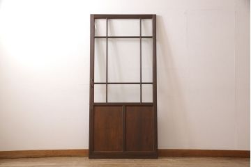 ガラス扉をリペア&カスタム!設置場所に合わせてリサイズ。取っ手とラッチを取り付け。赤味がかった茶色に着色し、水性ワックス仕上げ。(木製ドア、建具)