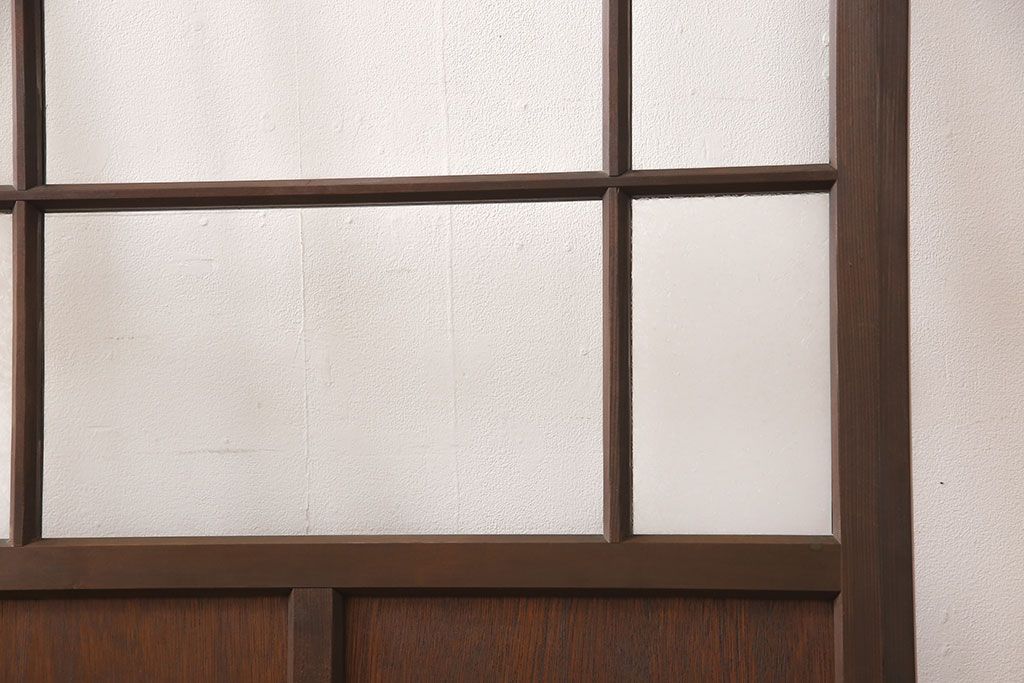 ガラス扉をリペア&カスタム!設置場所に合わせてリサイズ。取っ手とラッチを取り付け。赤味がかった茶色に着色し、水性ワックス仕上げ。(木製ドア、建具)