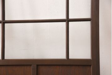 ガラス扉をリペア&カスタム!設置場所に合わせてリサイズ。取っ手とラッチを取り付け。赤味がかった茶色に着色し、水性ワックス仕上げ。(木製ドア、建具)