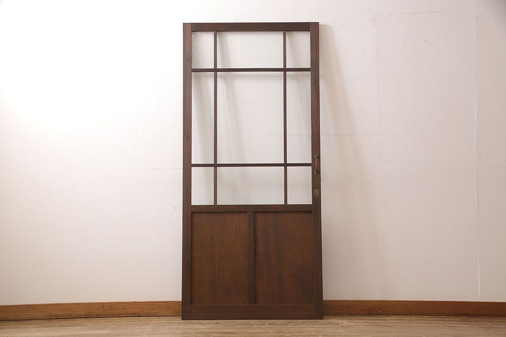 ガラス扉をリペア&カスタム!設置場所に合わせてリサイズ。取っ手とラッチを取り付け。赤味がかった茶色に着色し、水性ワックス仕上げ。(木製ドア、建具)