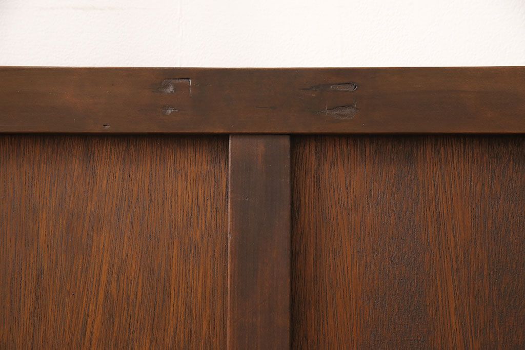 ガラス扉をリペア&カスタム!設置場所に合わせてリサイズ。取っ手とラッチを取り付け。赤味がかった茶色に着色し、水性ワックス仕上げ。(木製ドア、建具)