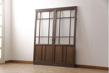 ガラス戸2枚をリペア&カスタム!設置場所に合わせてリサイズ。吊り戸金具を取り付け、クリアガラス、結霜ガラス、スリガラス、変わり花菱模様ガラスに入れ替え。現状に近しい色味に着色し仕上げ。(引き戸、建具)