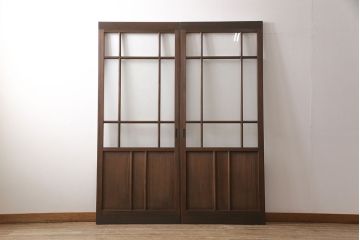 ガラス戸2枚をリペア&カスタム!設置場所に合わせてリサイズ。吊り戸金具を取り付け、クリアガラス、結霜ガラス、スリガラス、変わり花菱模様ガラスに入れ替え。現状に近しい色味に着色し仕上げ。(引き戸、建具)