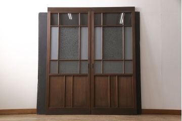 ガラス戸2枚をリペア&カスタム!設置場所に合わせてリサイズ。吊り戸金具を取り付け、クリアガラス、結霜ガラス、スリガラス、変わり花菱模様ガラスに入れ替え。現状に近しい色味に着色し仕上げ。(引き戸、建具)