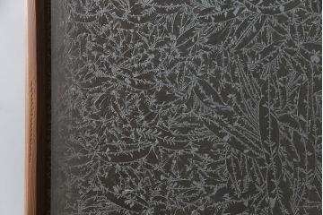 ガラス戸2枚をリペア&カスタム!設置場所に合わせてリサイズ。吊り戸金具を取り付け、クリアガラス、結霜ガラス、スリガラス、変わり花菱模様ガラスに入れ替え。現状に近しい色味に着色し仕上げ。(引き戸、建具)