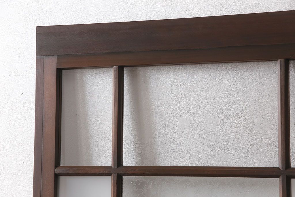 ガラス戸2枚をリペア&カスタム!設置場所に合わせてリサイズ。吊り戸金具を取り付け、クリアガラス、結霜ガラス、スリガラス、変わり花菱模様ガラスに入れ替え。現状に近しい色味に着色し仕上げ。(引き戸、建具)