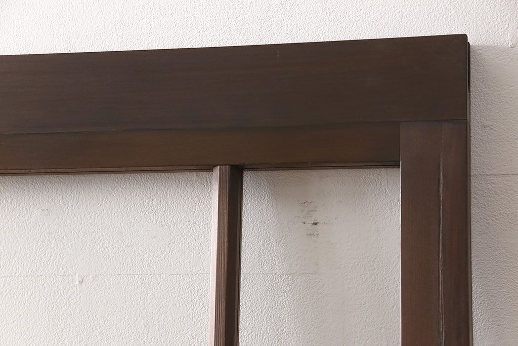 ガラス戸2枚をリペア&カスタム!設置場所に合わせてリサイズ。吊り戸金具を取り付け、クリアガラス、結霜ガラス、スリガラス、変わり花菱模様ガラスに入れ替え。現状に近しい色味に着色し仕上げ。(引き戸、建具)