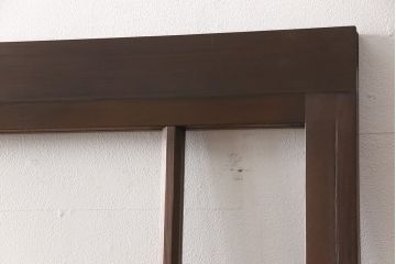 ガラス戸2枚をリペア&カスタム!設置場所に合わせてリサイズ。吊り戸金具を取り付け、クリアガラス、結霜ガラス、スリガラス、変わり花菱模様ガラスに入れ替え。現状に近しい色味に着色し仕上げ。(引き戸、建具)