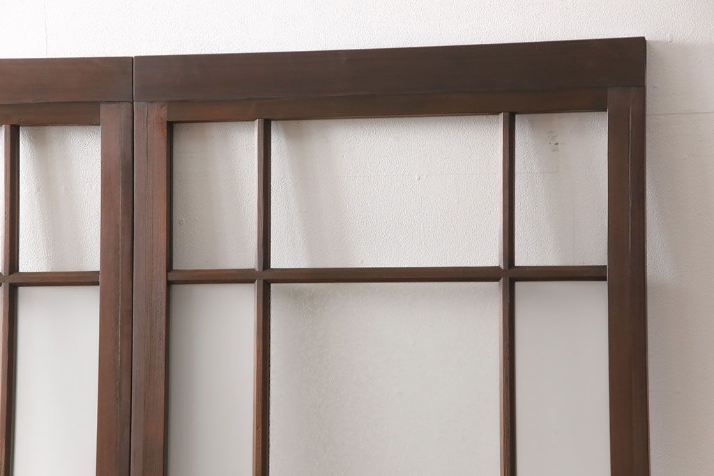 ガラス戸2枚をリペア&カスタム!設置場所に合わせてリサイズ。吊り戸金具を取り付け、クリアガラス、結霜ガラス、スリガラス、変わり花菱模様ガラスに入れ替え。現状に近しい色味に着色し仕上げ。(引き戸、建具)