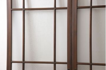ガラス戸2枚をリペア&カスタム!設置場所に合わせてリサイズ。吊り戸金具を取り付け、クリアガラス、結霜ガラス、スリガラス、変わり花菱模様ガラスに入れ替え。現状に近しい色味に着色し仕上げ。(引き戸、建具)