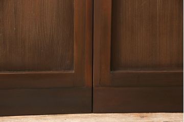 ガラス戸2枚をリペア&カスタム!設置場所に合わせてリサイズ。吊り戸金具を取り付け、クリアガラス、結霜ガラス、スリガラス、変わり花菱模様ガラスに入れ替え。現状に近しい色味に着色し仕上げ。(引き戸、建具)