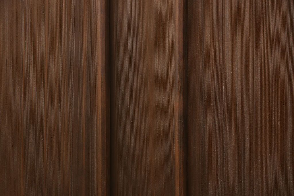 ガラス戸2枚をリペア&カスタム!設置場所に合わせてリサイズ。吊り戸金具を取り付け、クリアガラス、結霜ガラス、スリガラス、変わり花菱模様ガラスに入れ替え。現状に近しい色味に着色し仕上げ。(引き戸、建具)