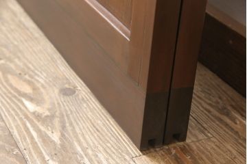 ガラス戸2枚をリペア&カスタム!設置場所に合わせてリサイズ。吊り戸金具を取り付け、クリアガラス、結霜ガラス、スリガラス、変わり花菱模様ガラスに入れ替え。現状に近しい色味に着色し仕上げ。(引き戸、建具)