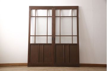 ガラス戸2枚をリペア&カスタム!設置場所に合わせてリサイズ。吊り戸金具を取り付け、クリアガラス、結霜ガラス、スリガラス、変わり花菱模様ガラスに入れ替え。現状に近しい色味に着色し仕上げ。(引き戸、建具)