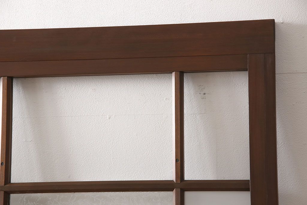 ガラス戸2枚をリペア&カスタム!設置場所に合わせてリサイズ。吊り戸金具を取り付け、クリアガラス、結霜ガラス、スリガラス、変わり花菱模様ガラスに入れ替え。現状に近しい色味に着色し仕上げ。(引き戸、建具)